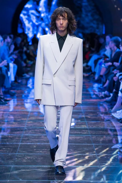 Look 10